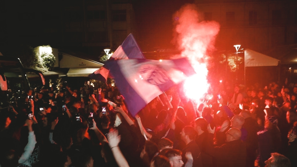 Ο κόσμος της Λαμίας πανηγυρίζοντας την άνοδο της ομάδας στη Super League